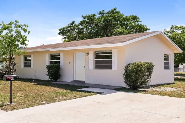 Photo - 809 NW 2nd Ave