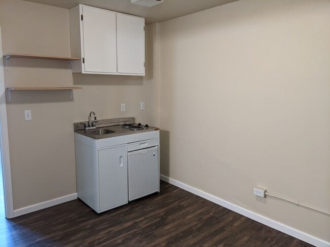 Photo - 1-Bedroom, 1-Bath Upstairs Apartment In Do...