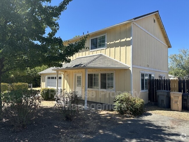 Building Photo - 715 SW Laurel St Rental