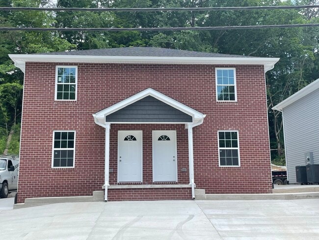 Photo - 1015 W 5th St