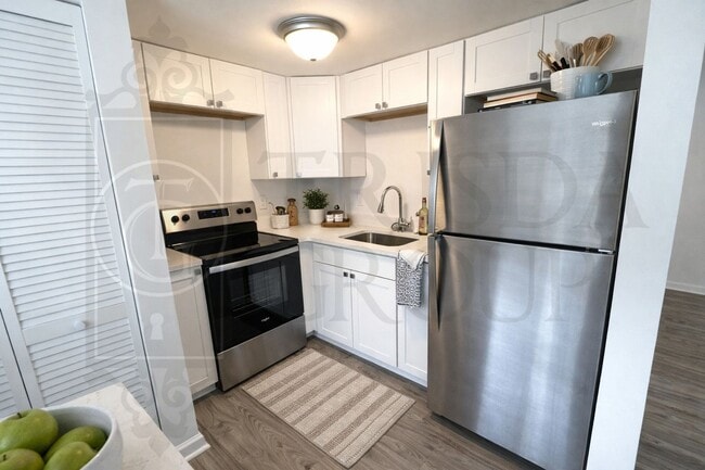 Photo - Move In Ready! North Hills School District-2 BR/1BA, Central AC, LVP Floors, Upgraded Kitchen, Ba... Unit PER336-306