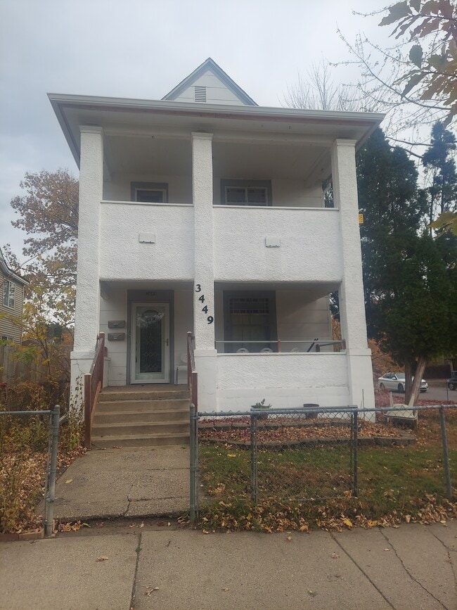 Building Photo - 3449 Longfellow Ave Unit 1