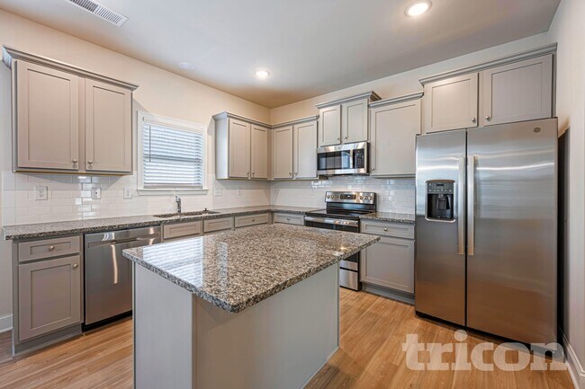 Photo - 501 Slyfox Ln