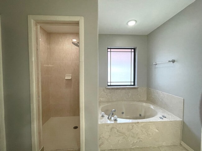 Photo - 4901 La Vista St