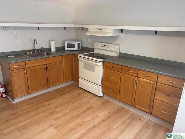 Photo - 5 E North St