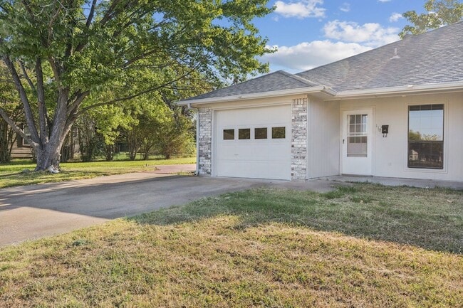 Photo - 110 Lee St