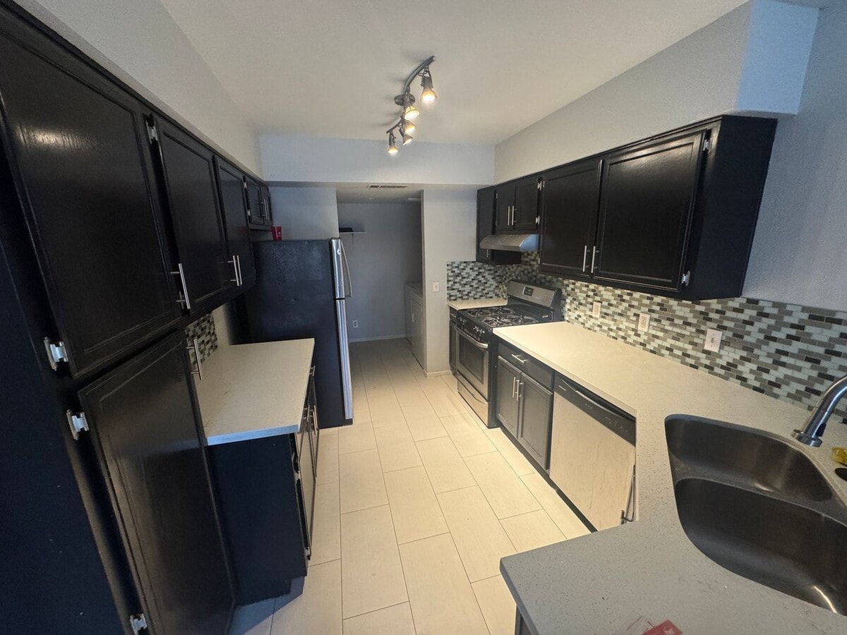 Photo - Charming 2 Bed/3Bath/1Car Townhome nestled in this beautiful Green Valley Community!