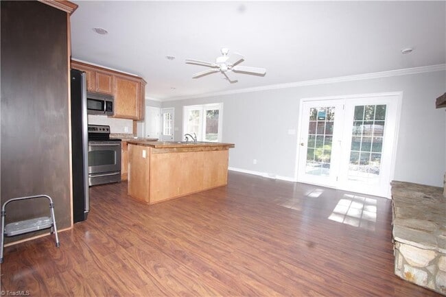 Photo - 711 Whittier Ave