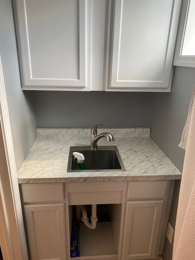 Photo - 106 N Main St