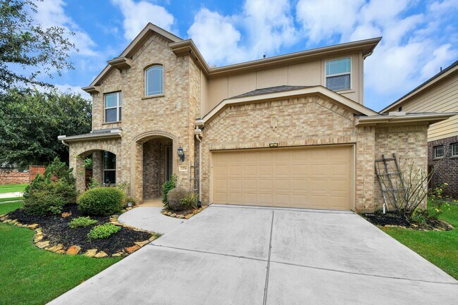 23714 Via Viale Dr