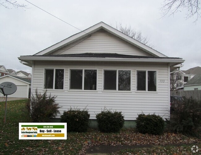 Building Photo - 2 bedroom home close to ND and Roseland
