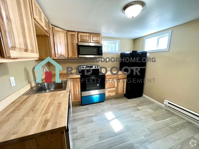 Building Photo - 528 21st Ave NE Unit 530 1/2 21st Ave NE Rental