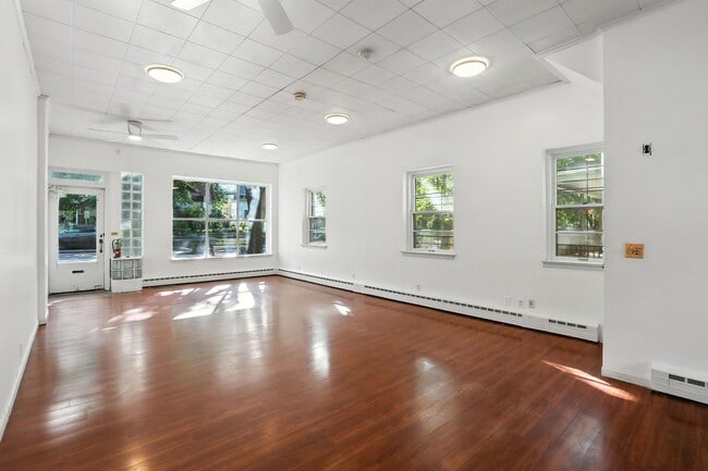 Building Photo - Prime Commercial Space on Minnehaha Avenue! Unit 4141 Rental
