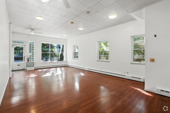 Building Photo - Prime Commercial Space on Minnehaha Avenue! Unit 4141 Rental