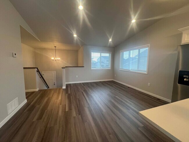 Photo - 1311 Marlys Dr W