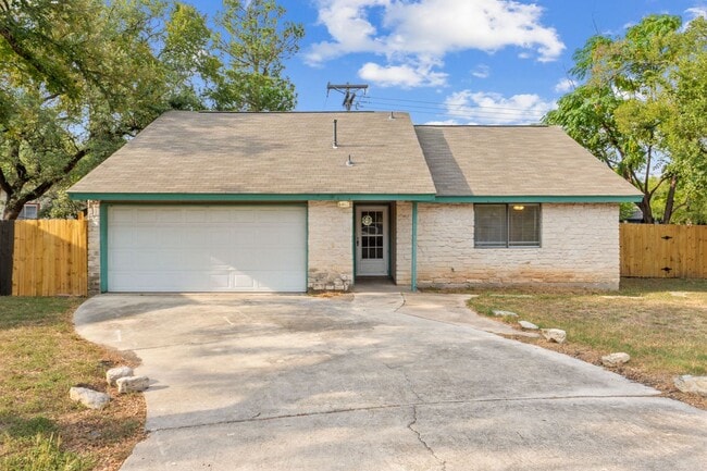 Building Photo - Bright and Inviting 3-Bedroom with Private Yard