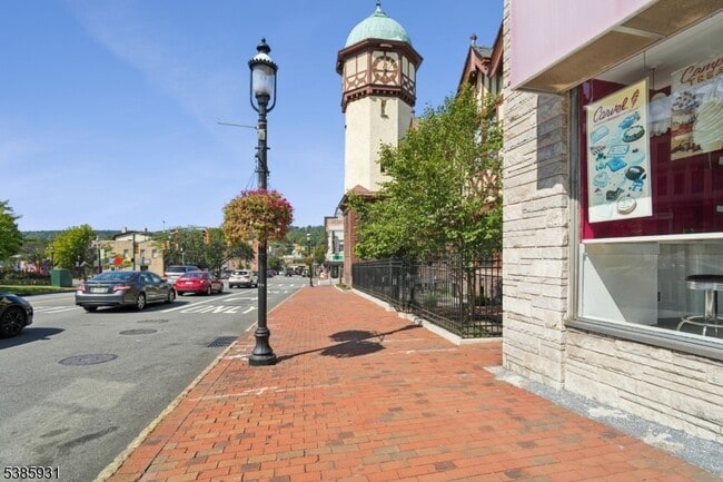 Building Photo - 109 S Orange Ave Unit Rear