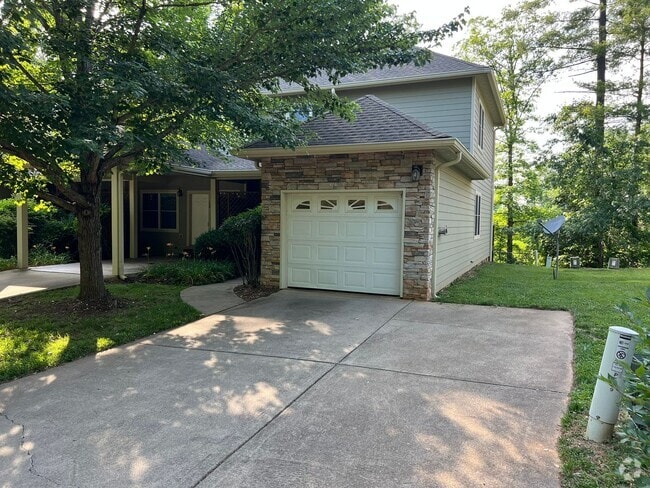 Building Photo - Arden 3 bed Townhome: Commuter's Wishlist
