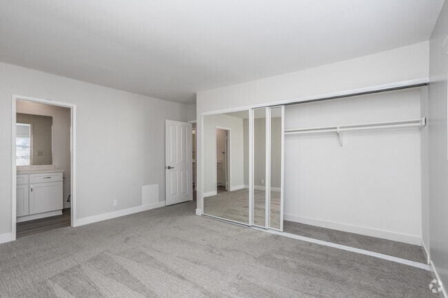 2BR, 2BA - 1068 SF