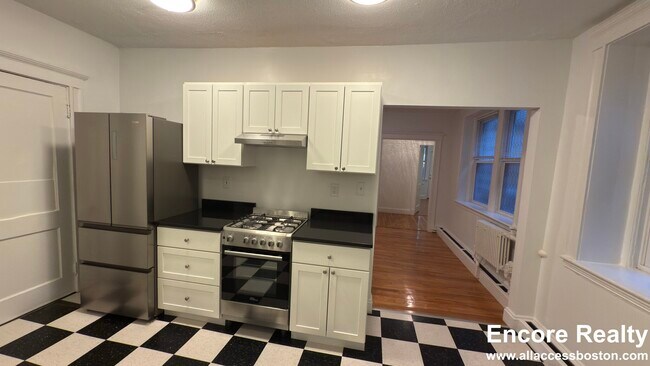 Photo - 251 Kelton St