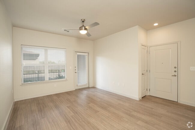 1BR, 1BA - 699SF - Living Room - Mirabella Apartments