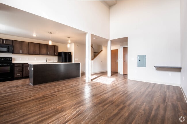 1BR, 2BA - 962SF