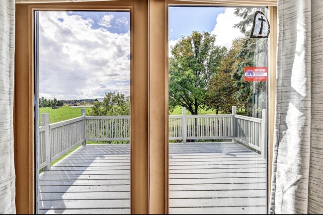 Dinning room to deck - 252 Ridge Rd House