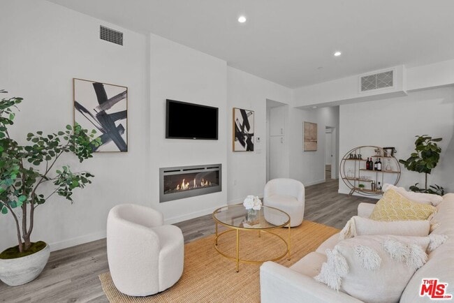 5114 Cahuenga Blvd Unidad 4