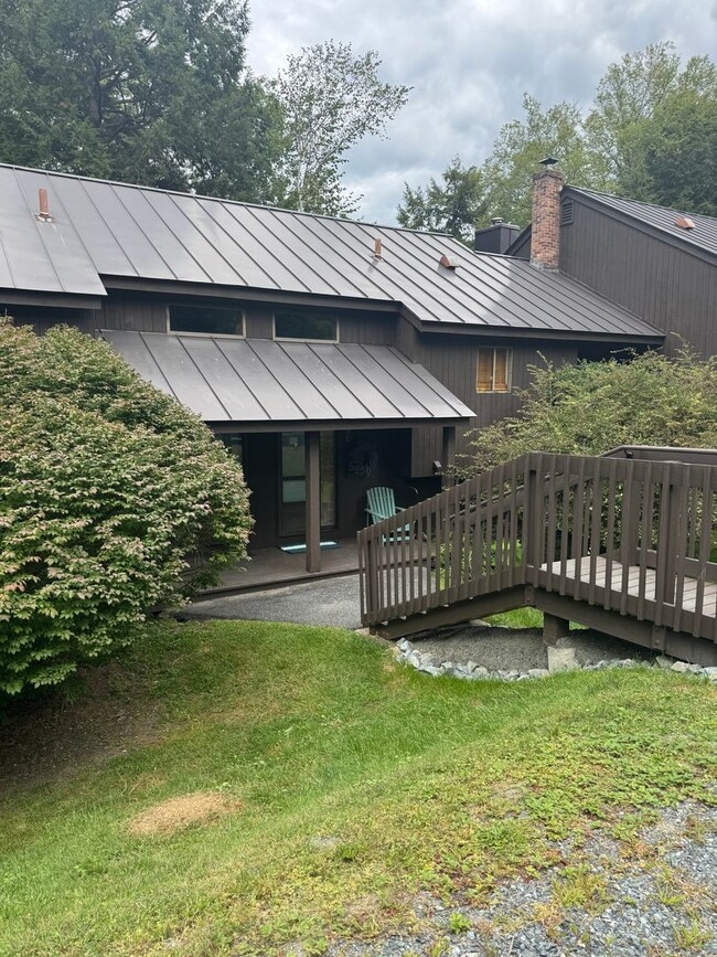Building Photo - Short Term- 2 bedroom condo in Quechee- Fu...