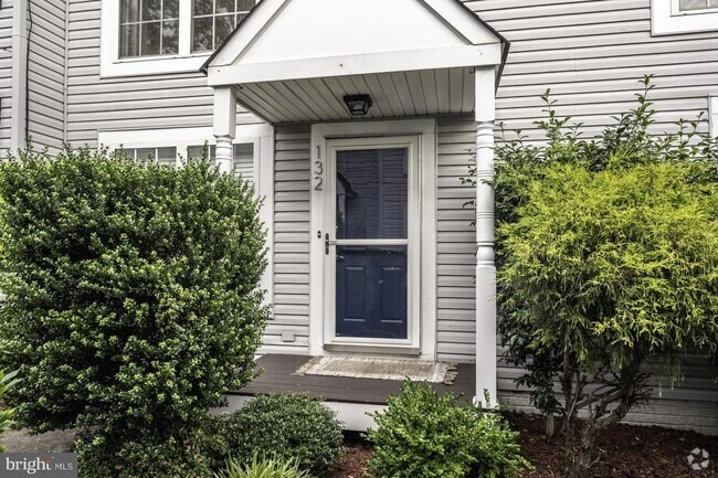 Building Photo - 132 E Glebe Rd Rental