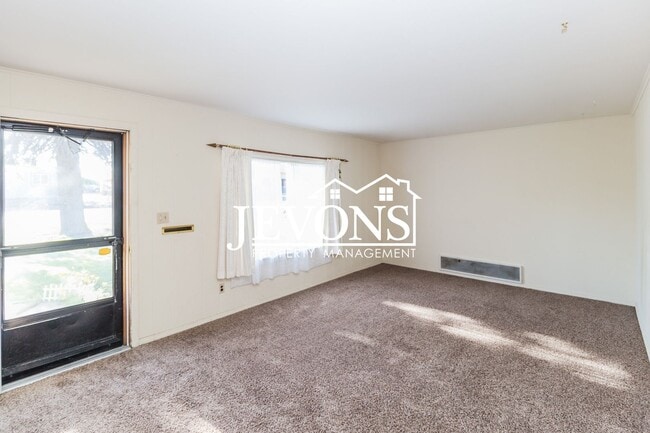 Photo - Jevons Property Management Presents this 2 bedroom and 1 bathroom property in the heart of Yakima