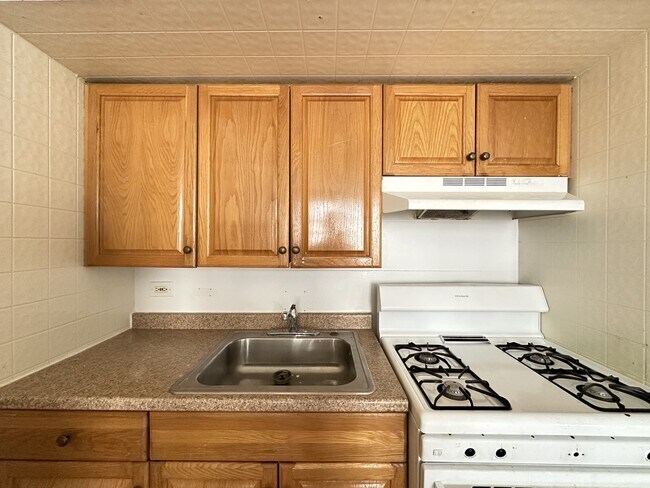 Photo - 2737 N Spaulding Ave Unit 403