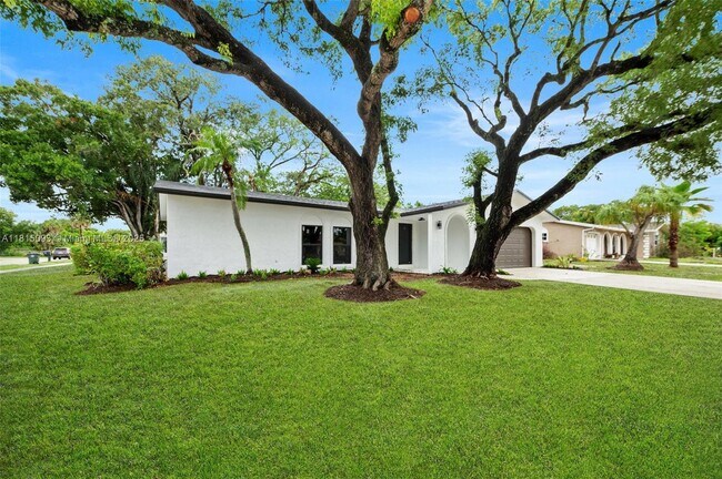Building Photo - 679 SW 17th Ct Rental