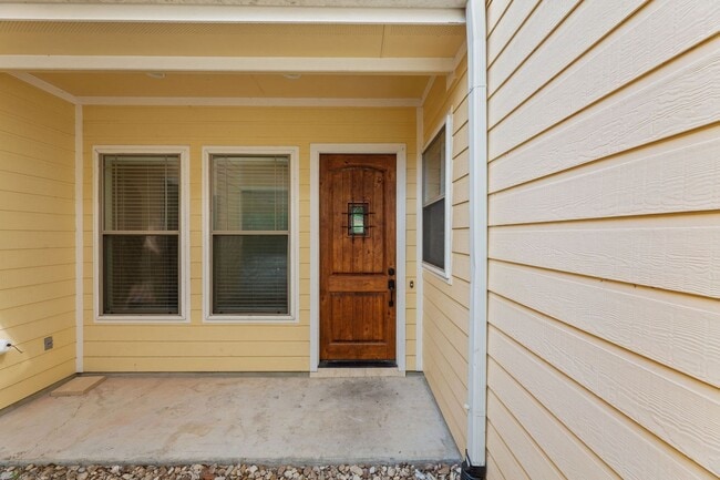 Photo - 303 Zennia St