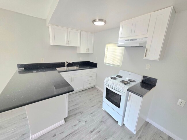 Building Photo - LB0811  (RUBS) OWNER APPROVAL Unit 811 1/2 Rental