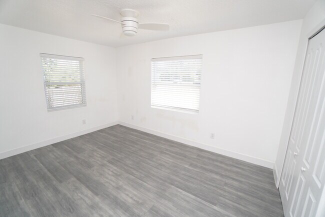 Photo - 546 NE 43rd Ct