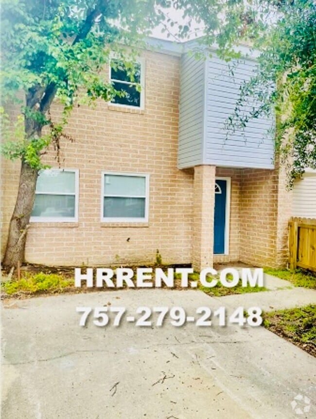 Building Photo - Beautiful recently Renovated 2 Bedroom 1.5... Rental