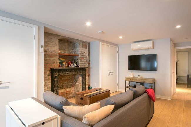 Building Photo - 929 R St NW Unit 929 R #LL
