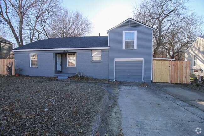 Building Photo - Newly Renovated 3 Bed/2 Bath in Tulsa! Rental