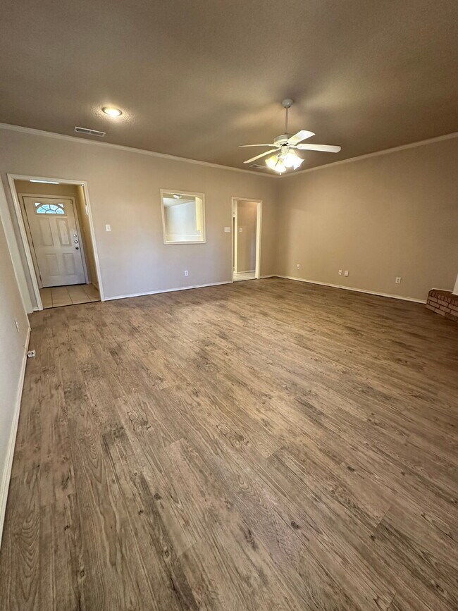 Photo - Spacious 3/2/2 - Freshly Updated