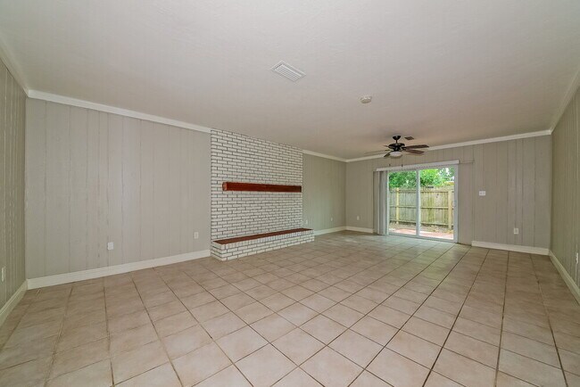 Photo - 5423 25th St W