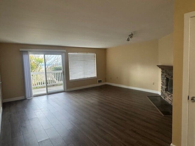 Photo - Hazel Dwellings, LLC Unidad 28426 16th Ave S #1