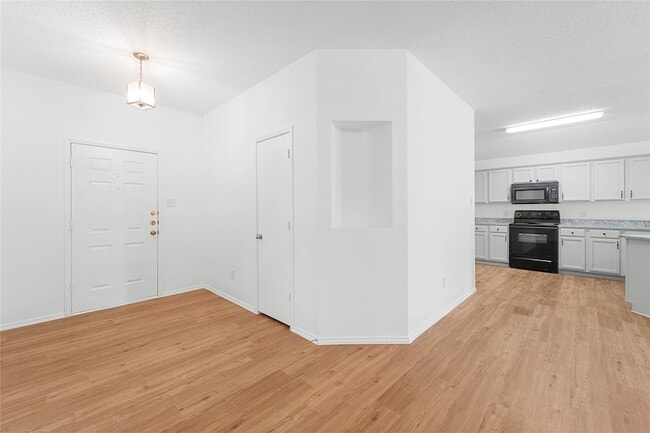 Photo - 9825 Tyler Dr