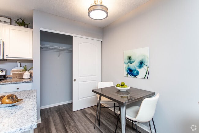 1BR, 1BA - 600 SF