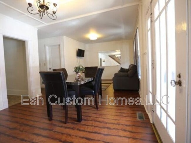 Building Photo - 135 W 3rd St Unit 6