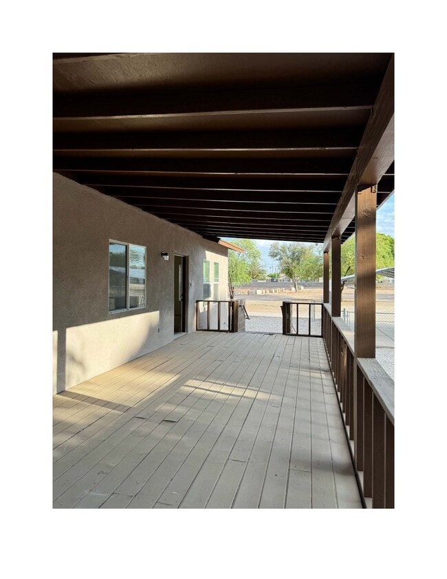 Front Porch - 2640 W 5th St