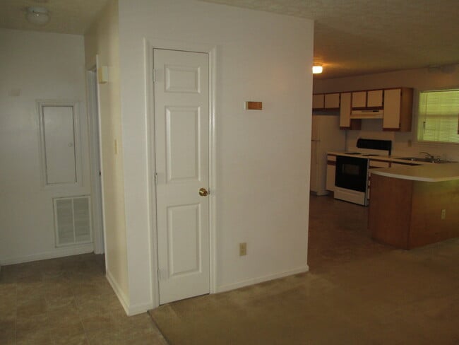 Photo - 2 Bedroom, 1 bath apartment - Downstairs Unit