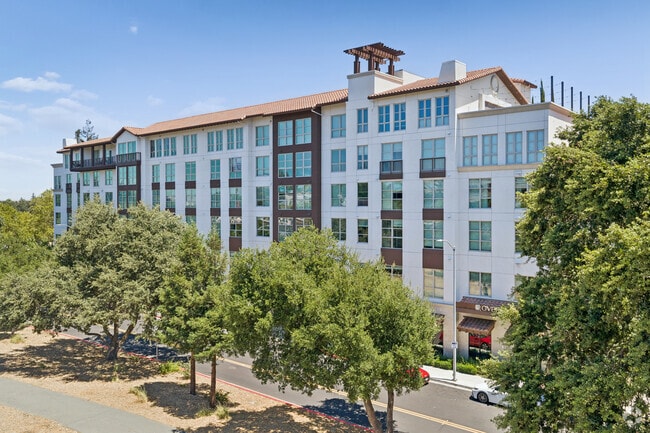 Building Photo - Overlook at Walnut Creek