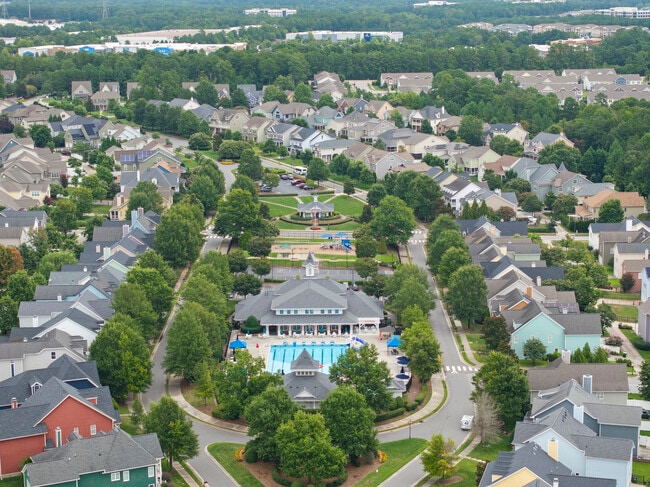 Photo - 1004 Crinoline Ln