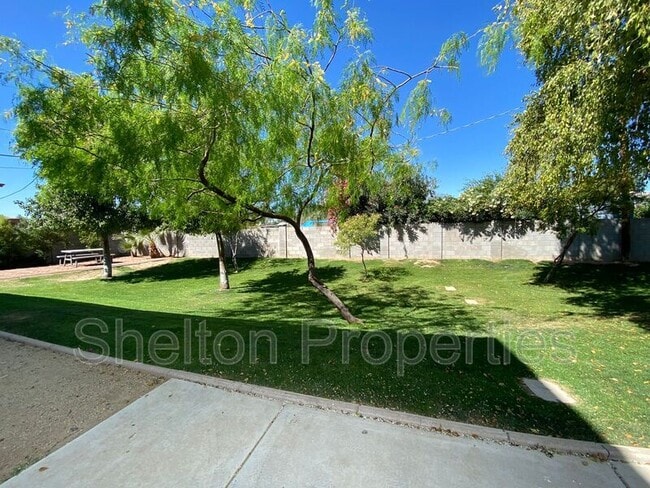 Photo - 2121 W Hayward Ave